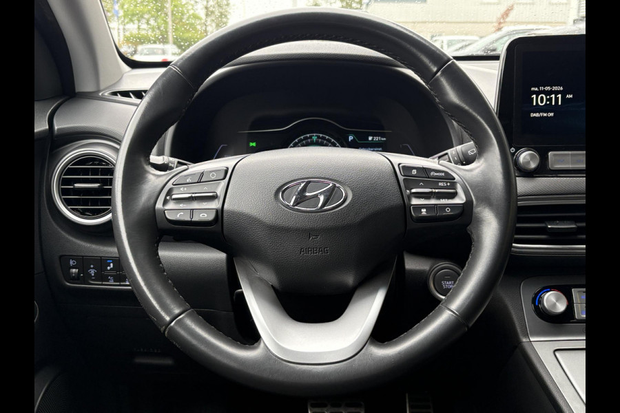 Hyundai Kona EV Fashion 64 kWh | 94,7% SOH | Trekhaak | Warmtepomp | Head-Up | 3Fase | Krell | Dodehoeksensoren | Camera |