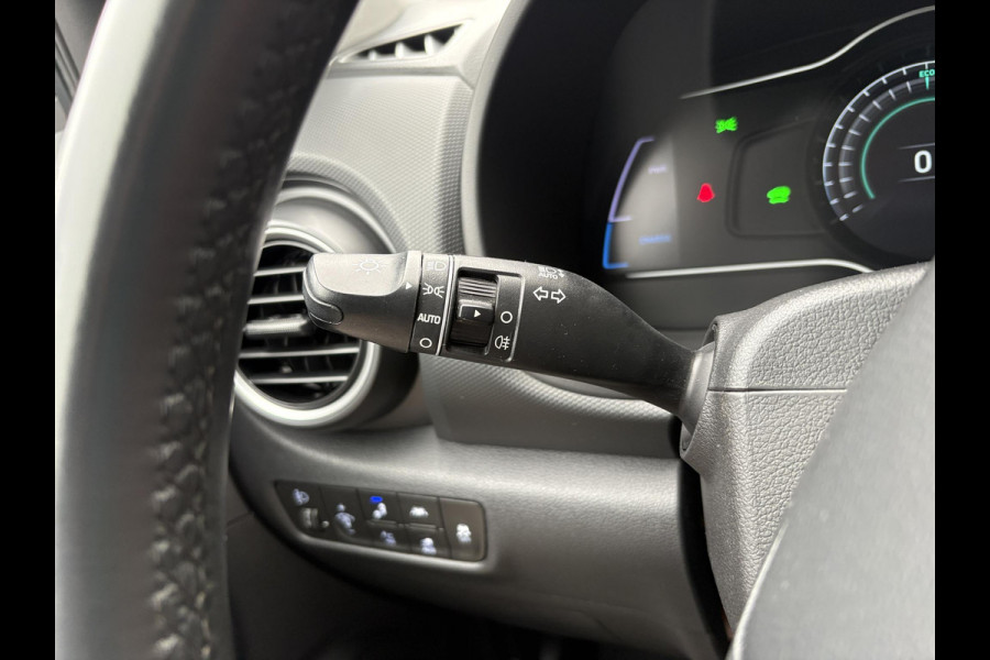 Hyundai Kona EV Fashion 64 kWh | 94,7% SOH | Trekhaak | Warmtepomp | Head-Up | 3Fase | Krell | Dodehoeksensoren | Camera |