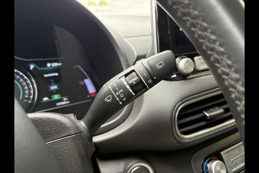 Hyundai Kona EV Fashion 64 kWh | 94,7% SOH | Trekhaak | Warmtepomp | Head-Up | 3Fase | Krell | Dodehoeksensoren | Camera |