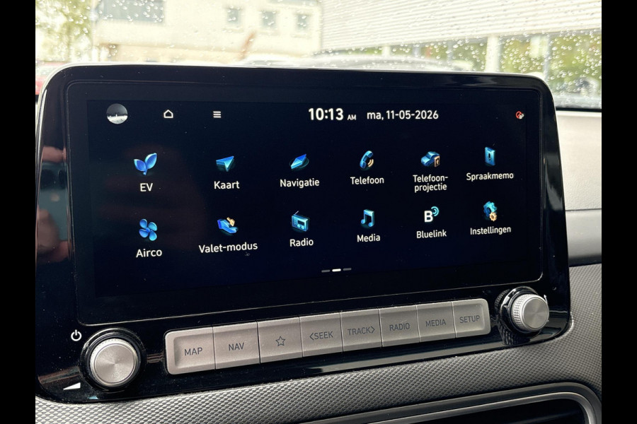 Hyundai Kona EV Fashion 64 kWh | 94,7% SOH | Trekhaak | Warmtepomp | Head-Up | 3Fase | Krell | Dodehoeksensoren | Camera |