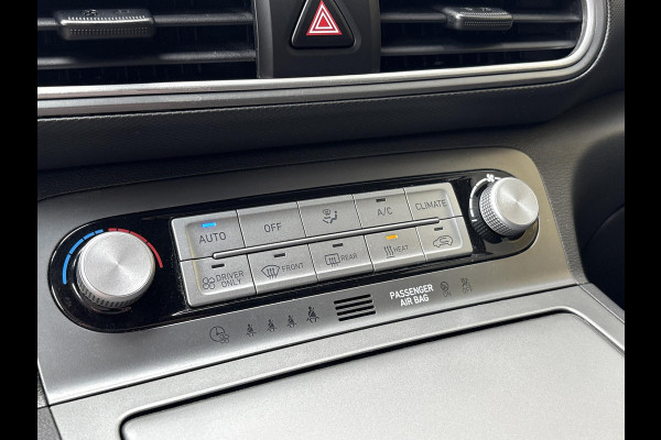 Hyundai Kona EV Fashion 64 kWh | 94,7% SOH | Trekhaak | Warmtepomp | Head-Up | 3Fase | Krell | Dodehoeksensoren | Camera |
