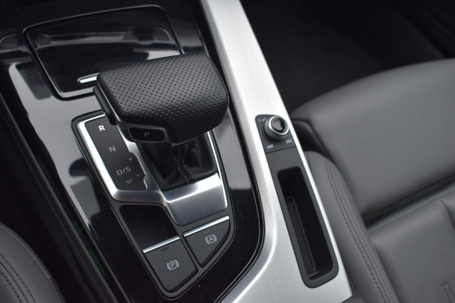 Audi A4 Limousine 35 TFSI S-line 2.0 Mild Hybrid S-line black-line Automaat Leder interieur
