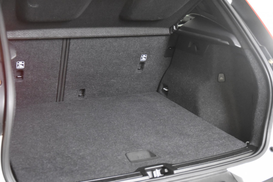 Volvo XC40 1.5 T2 Momentum *1ste Eigenaar*Navigatie*Camera*Carplay*