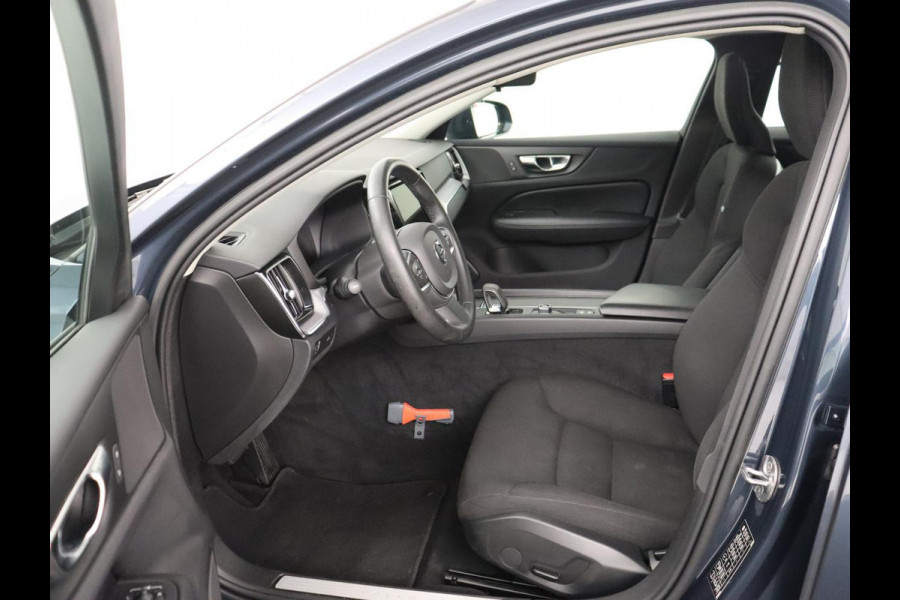 Volvo V60 2.0 B3 Momentum | Trekhaak | Stoelverwarming | Adaptive cruise | Carplay | Stuurverwarming | Full LED | Digital Cockpit | Parkeerhulp | 17'' | Bluetooth | Climate control