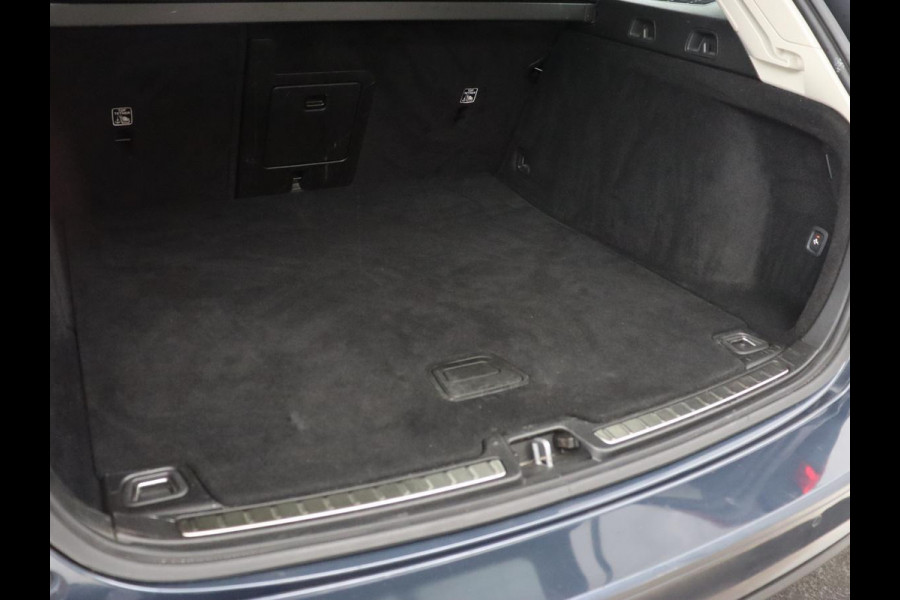 Volvo V60 2.0 B3 Momentum | Trekhaak | Stoelverwarming | Adaptive cruise | Carplay | Stuurverwarming | Full LED | Digital Cockpit | Parkeerhulp | 17'' | Bluetooth | Climate control