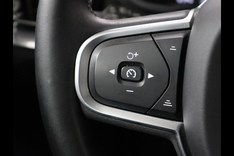 Volvo V60 2.0 B3 Momentum | Trekhaak | Stoelverwarming | Adaptive cruise | Carplay | Stuurverwarming | Full LED | Digital Cockpit | Parkeerhulp | 17'' | Bluetooth | Climate control