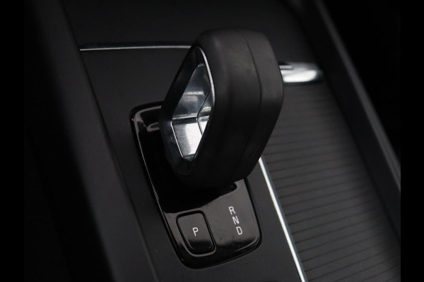 Volvo V60 2.0 B3 Momentum | Trekhaak | Stoelverwarming | Adaptive cruise | Carplay | Stuurverwarming | Full LED | Digital Cockpit | Parkeerhulp | 17'' | Bluetooth | Climate control