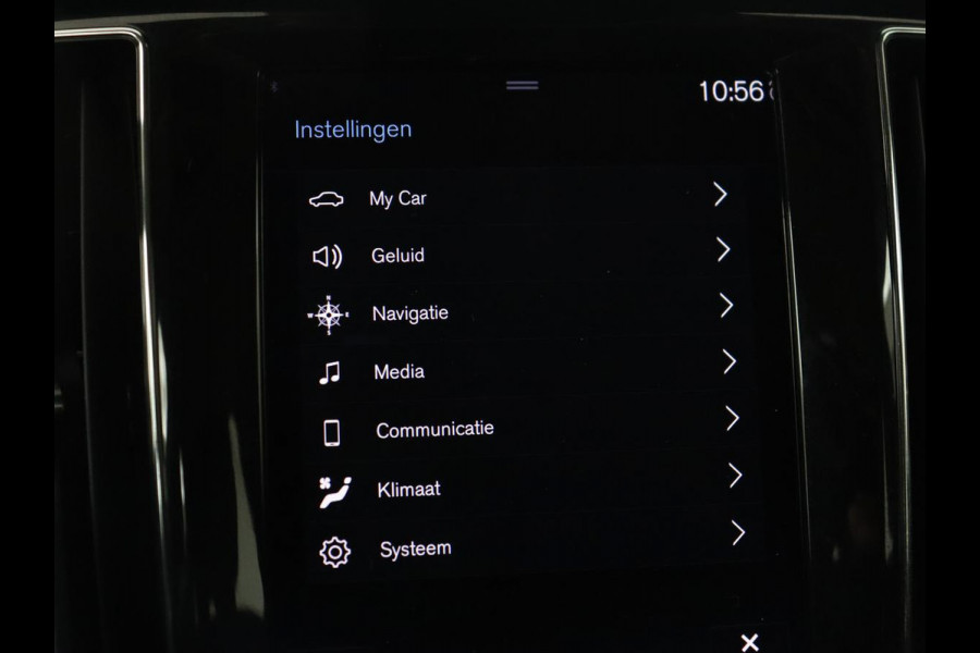 Volvo V60 2.0 B3 Momentum | Trekhaak | Stoelverwarming | Adaptive cruise | Carplay | Stuurverwarming | Full LED | Digital Cockpit | Parkeerhulp | 17'' | Bluetooth | Climate control