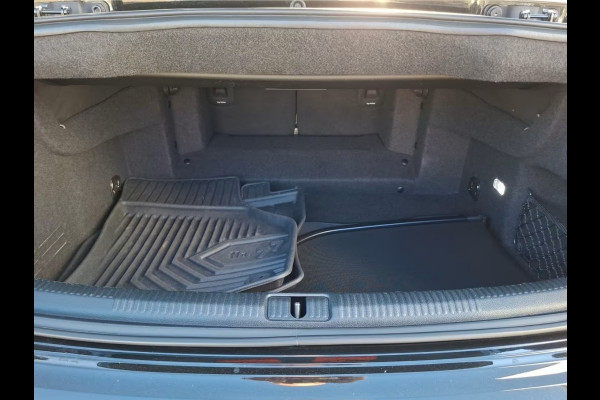 Audi A3 Cabriolet 35 Tfsi Design ** XENON, NAVI, HALF-LEDER, CRUISE, 2-zone AIRCO, 17-inch LMV ** 1e EIG - Slechts 23.600km. ** ** INFORMEER OOK NAAR ONZE AANTREKKELIJKE FINANCIAL-LEASE TARIEVEN **