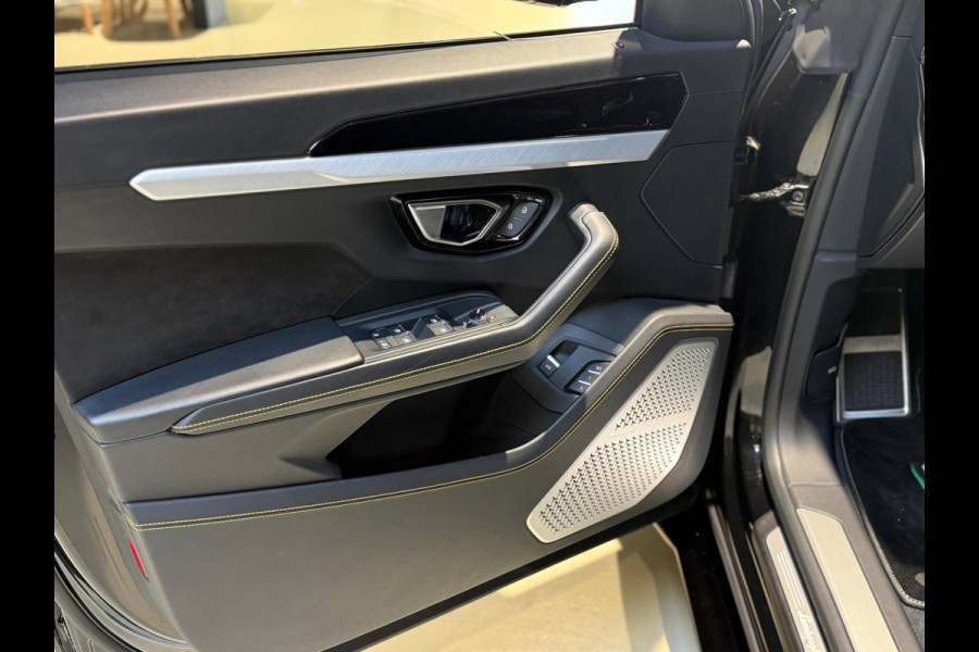 Lamborghini Urus 4.0 V8|Pano|B&O|Ceramic|Full PPF|Hud|Massage