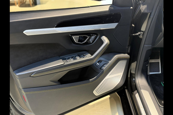 Lamborghini Urus 4.0 V8|Pano|B&O|Ceramic|Full PPF|Hud|Massage