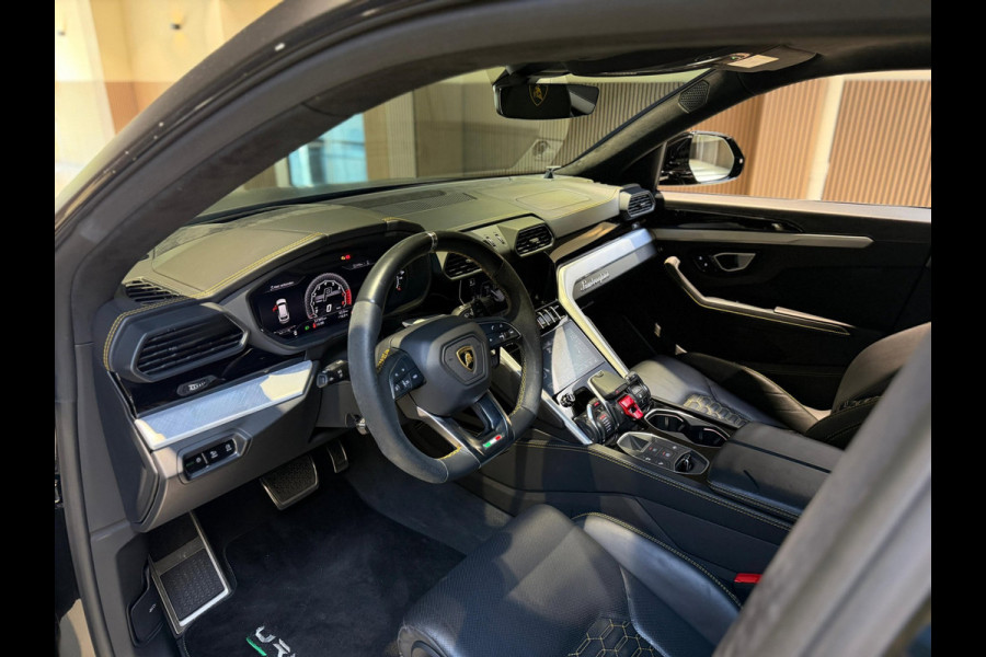 Lamborghini Urus 4.0 V8|Pano|B&O|Ceramic|Full PPF|Hud|Massage