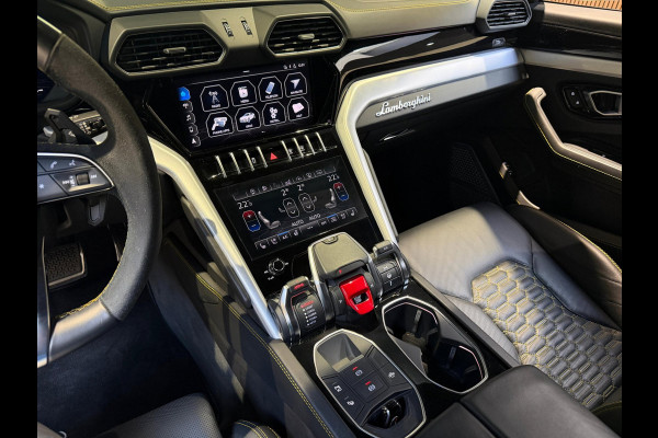 Lamborghini Urus 4.0 V8|Pano|B&O|Ceramic|Full PPF|Hud|Massage