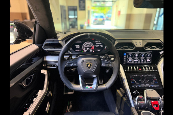 Lamborghini Urus 4.0 V8|Pano|B&O|Ceramic|Full PPF|Hud|Massage