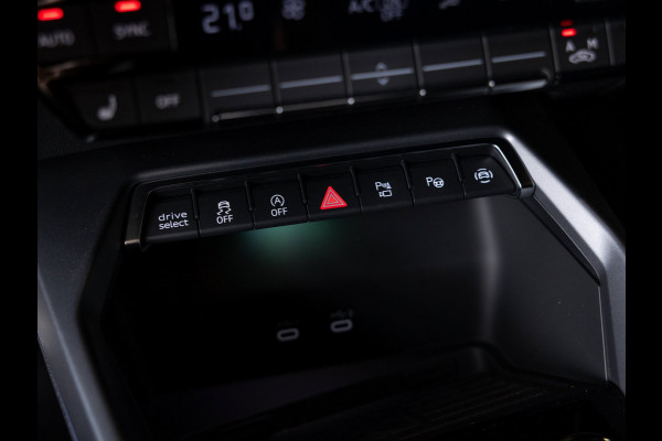 Audi A3 Sportback 35 TFSI S-Line edition / 150pk / Panorama dak / Sonos / Achteruitrij camera /