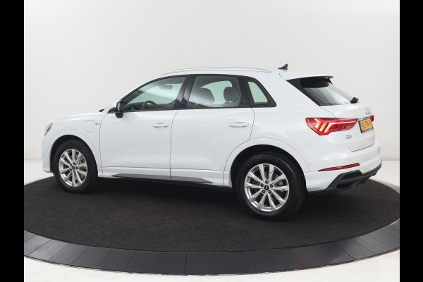 Audi Q3 45 TFSIe S edition | SOH 88% | Sportstoelen | Carplay | Trekhaak | Virtual Cockpit | Navigatie | Camera | Full LED | Half leder | Sfeerverlichting | Climate control | Parkeeerhulp | Cruise control | PHEV | Plug In
