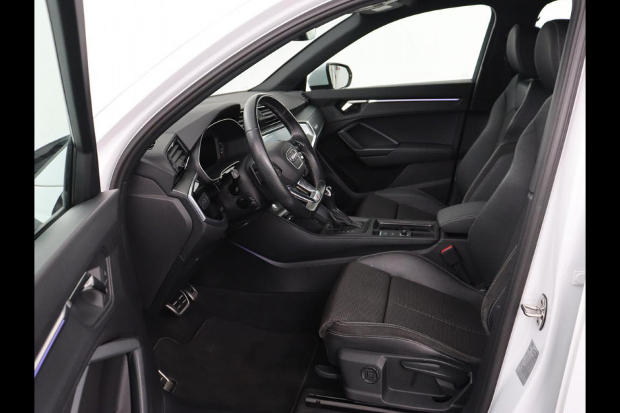 Audi Q3 45 TFSIe S edition | SOH 88% | Sportstoelen | Carplay | Trekhaak | Virtual Cockpit | Navigatie | Camera | Full LED | Half leder | Sfeerverlichting | Climate control | Parkeeerhulp | Cruise control | PHEV | Plug In