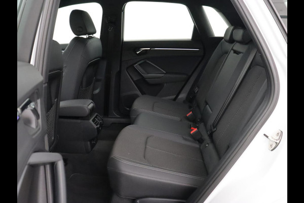 Audi Q3 45 TFSIe S edition | SOH 88% | Sportstoelen | Carplay | Trekhaak | Virtual Cockpit | Navigatie | Camera | Full LED | Half leder | Sfeerverlichting | Climate control | Parkeeerhulp | Cruise control | PHEV | Plug In