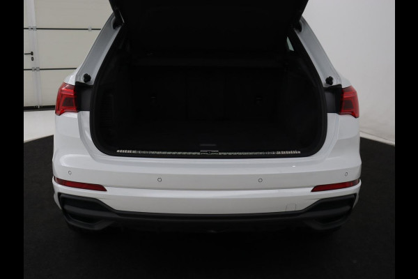 Audi Q3 45 TFSIe S edition | SOH 88% | Sportstoelen | Carplay | Trekhaak | Virtual Cockpit | Navigatie | Camera | Full LED | Half leder | Sfeerverlichting | Climate control | Parkeeerhulp | Cruise control | PHEV | Plug In