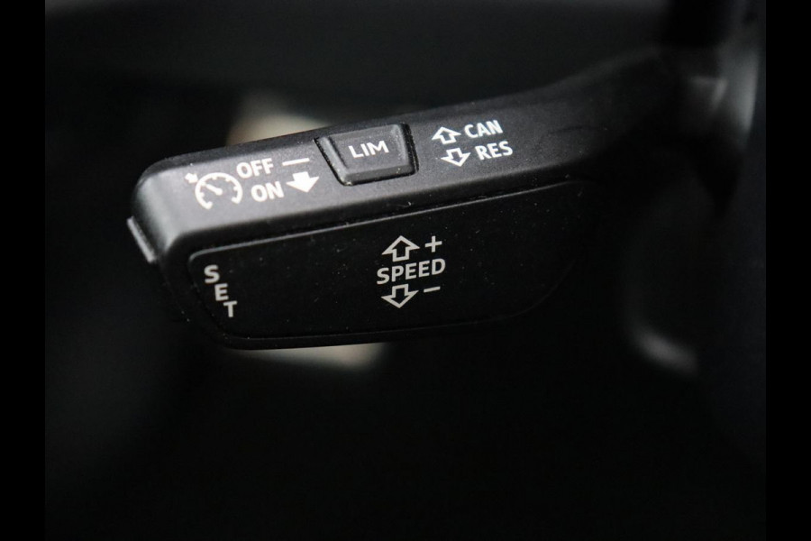 Audi Q3 45 TFSIe S edition | SOH 88% | Sportstoelen | Carplay | Trekhaak | Virtual Cockpit | Navigatie | Camera | Full LED | Half leder | Sfeerverlichting | Climate control | Parkeeerhulp | Cruise control | PHEV | Plug In