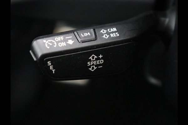 Audi Q3 45 TFSIe S edition | SOH 88% | Sportstoelen | Carplay | Trekhaak | Virtual Cockpit | Navigatie | Camera | Full LED | Half leder | Sfeerverlichting | Climate control | Parkeeerhulp | Cruise control | PHEV | Plug In