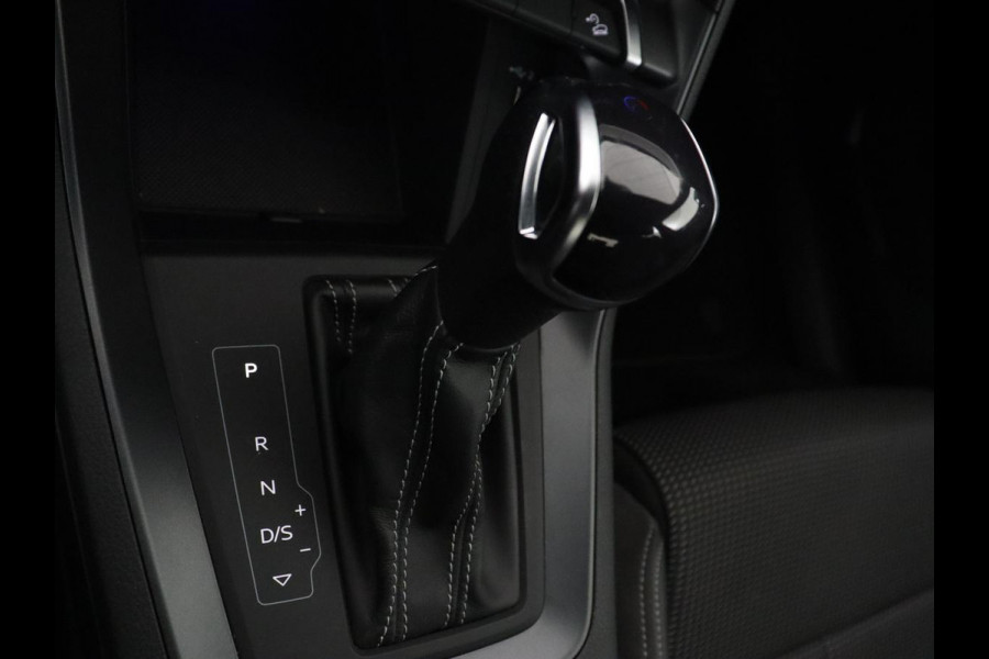 Audi Q3 45 TFSIe S edition | SOH 88% | Sportstoelen | Carplay | Trekhaak | Virtual Cockpit | Navigatie | Camera | Full LED | Half leder | Sfeerverlichting | Climate control | Parkeeerhulp | Cruise control | PHEV | Plug In