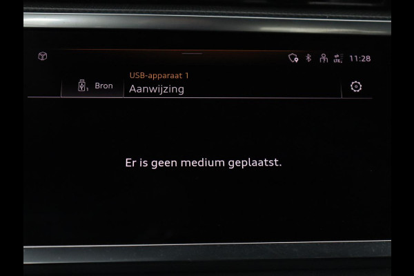 Audi Q3 45 TFSIe S edition | SOH 88% | Sportstoelen | Carplay | Trekhaak | Virtual Cockpit | Navigatie | Camera | Full LED | Half leder | Sfeerverlichting | Climate control | Parkeeerhulp | Cruise control | PHEV | Plug In