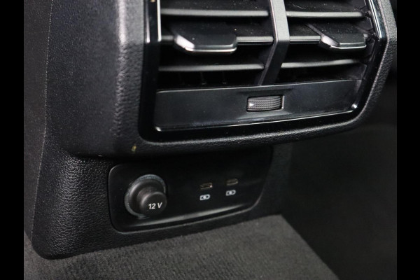 Audi Q3 45 TFSIe S edition | SOH 88% | Sportstoelen | Carplay | Trekhaak | Virtual Cockpit | Navigatie | Camera | Full LED | Half leder | Sfeerverlichting | Climate control | Parkeeerhulp | Cruise control | PHEV | Plug In