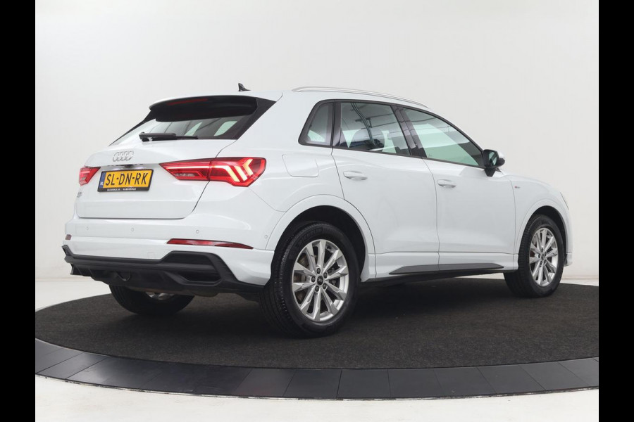 Audi Q3 45 TFSIe S edition | SOH 88% | Sportstoelen | Carplay | Trekhaak | Virtual Cockpit | Navigatie | Camera | Full LED | Half leder | Sfeerverlichting | Climate control | Parkeeerhulp | Cruise control | PHEV | Plug In