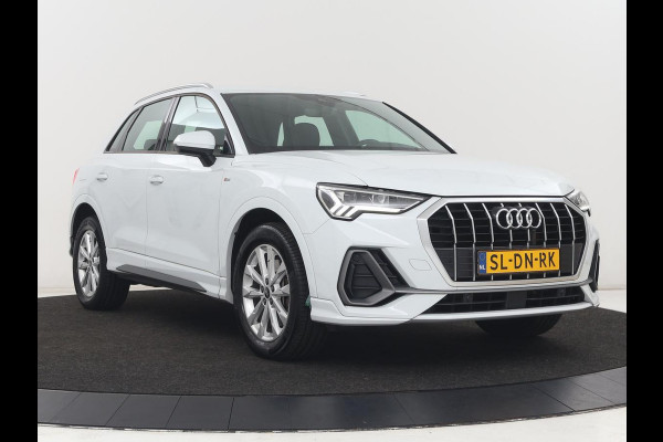 Audi Q3 45 TFSIe S edition | SOH 88% | Sportstoelen | Carplay | Trekhaak | Virtual Cockpit | Navigatie | Camera | Full LED | Half leder | Sfeerverlichting | Climate control | Parkeeerhulp | Cruise control | PHEV | Plug In