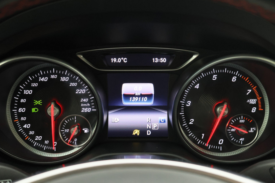 Mercedes-Benz GLA 200 Premium Plus AMG Panoramadak, Navigatie, Stoelverwarming, Cruise, 18"
