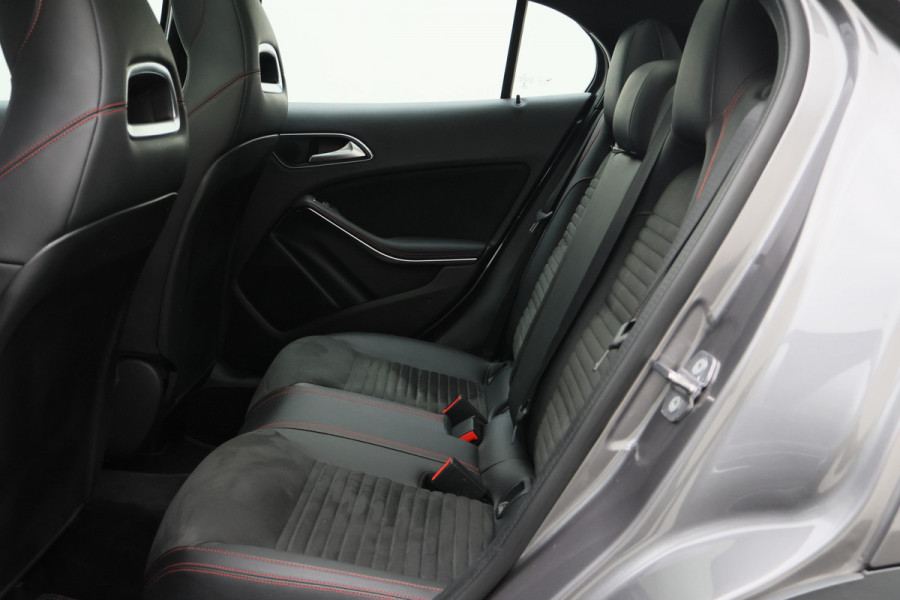Mercedes-Benz GLA 200 Premium Plus AMG Panoramadak, Navigatie, Stoelverwarming, Cruise, 18"