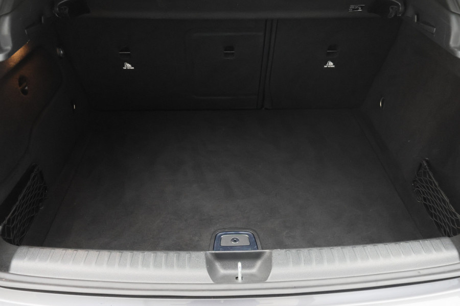Mercedes-Benz GLA 200 Premium Plus AMG Panoramadak, Navigatie, Stoelverwarming, Cruise, 18"