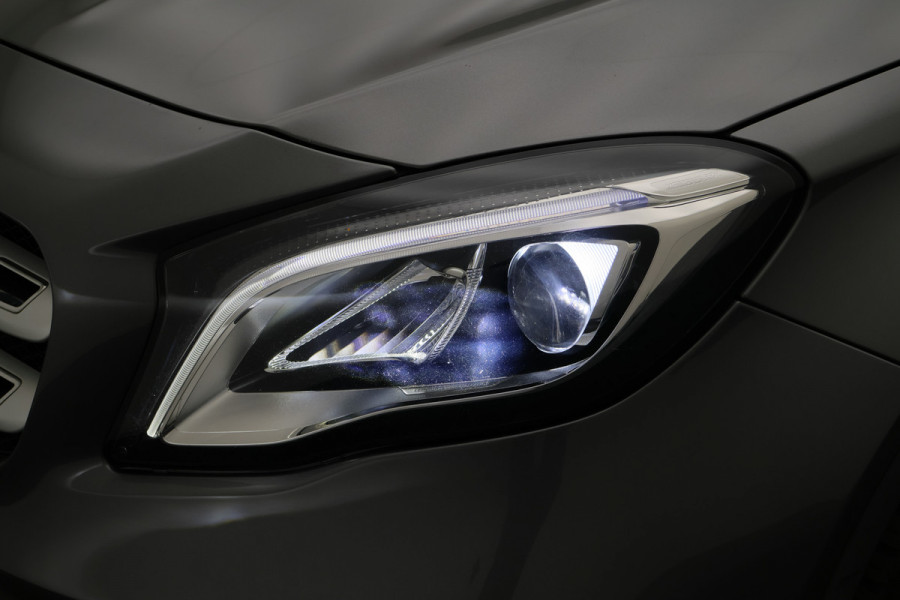 Mercedes-Benz GLA 200 Premium Plus AMG Panoramadak, Navigatie, Stoelverwarming, Cruise, 18"