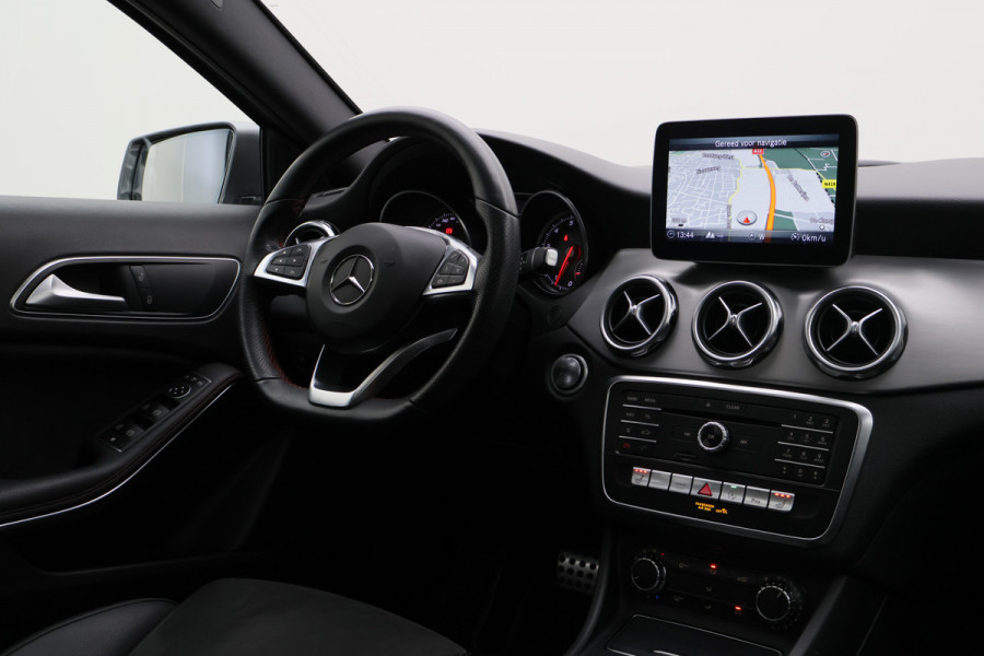 Mercedes-Benz GLA 200 Premium Plus AMG Panoramadak, Navigatie, Stoelverwarming, Cruise, 18"