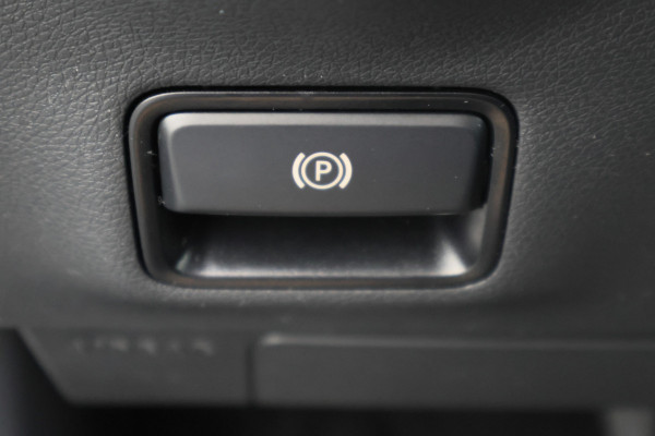 Mercedes-Benz GLA 200 Premium Plus AMG Panoramadak, Navigatie, Stoelverwarming, Cruise, 18"