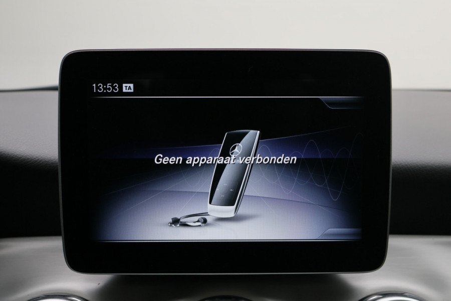 Mercedes-Benz GLA 200 Premium Plus AMG Panoramadak, Navigatie, Stoelverwarming, Cruise, 18"