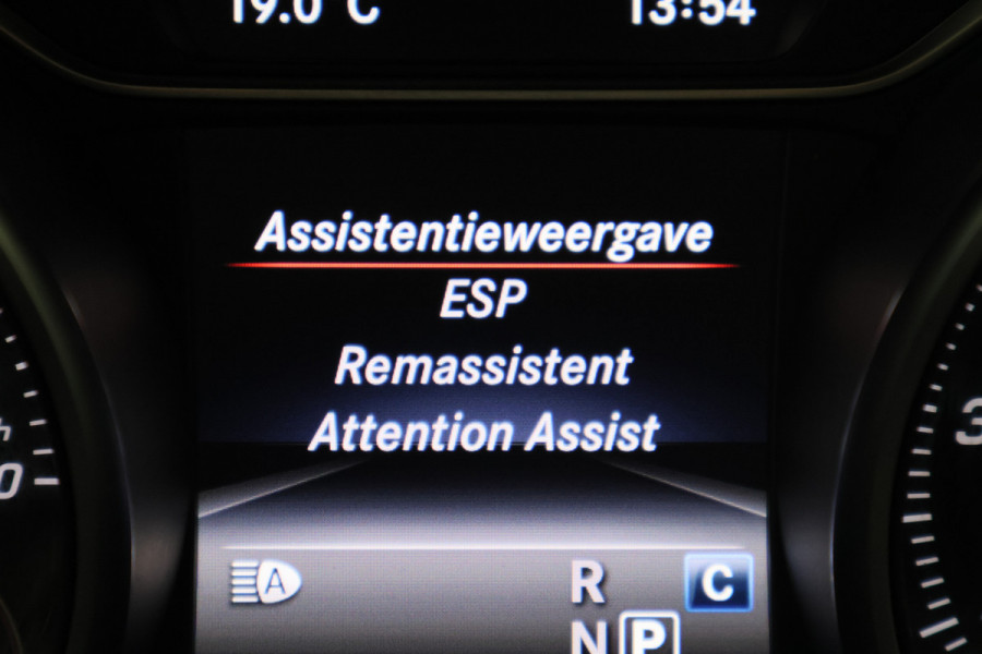 Mercedes-Benz GLA 200 Premium Plus AMG Panoramadak, Navigatie, Stoelverwarming, Cruise, 18"