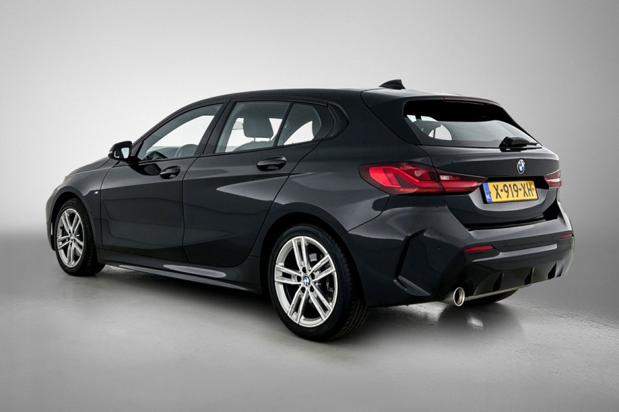 BMW 1-serie 118i High Executive M-Sport (Dealer onderhoud, Navi Pro, PDC V+A, StoelV, Digitale dash, Etc)