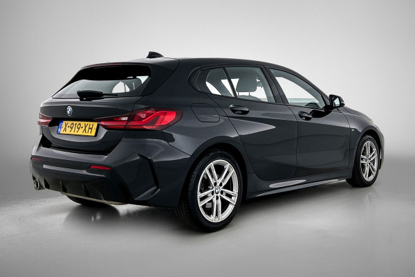 BMW 1-serie 118i High Executive M-Sport (Dealer onderhoud, Navi Pro, PDC V+A, StoelV, Digitale dash, Etc)