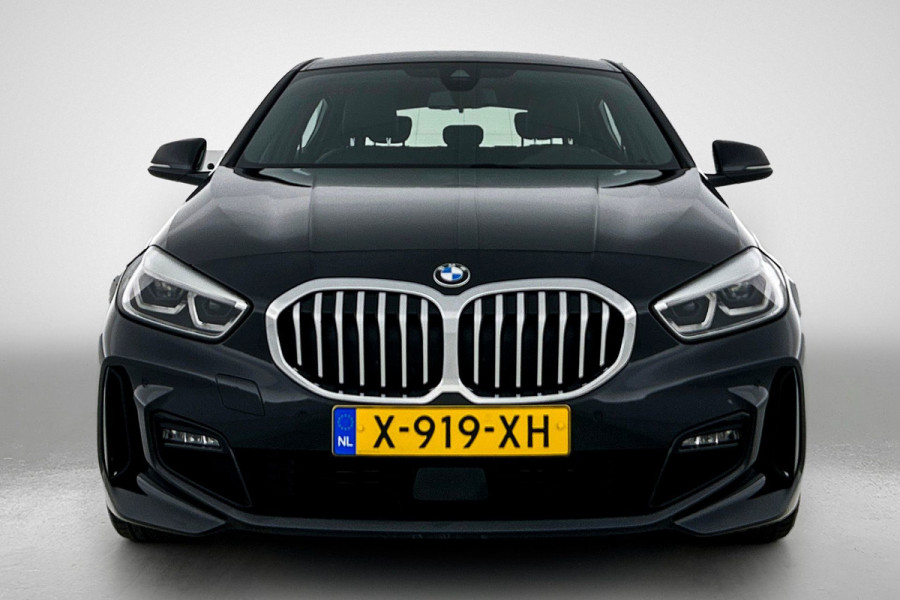 BMW 1-serie 118i High Executive M-Sport (Dealer onderhoud, Navi Pro, PDC V+A, StoelV, Digitale dash, Etc)