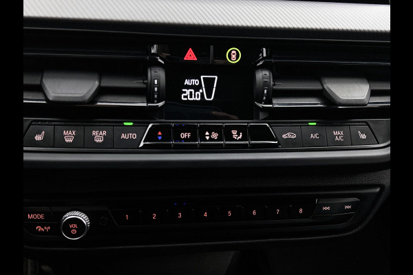 BMW 1-serie 118i High Executive M-Sport (Dealer onderhoud, Navi Pro, PDC V+A, StoelV, Digitale dash, Etc)