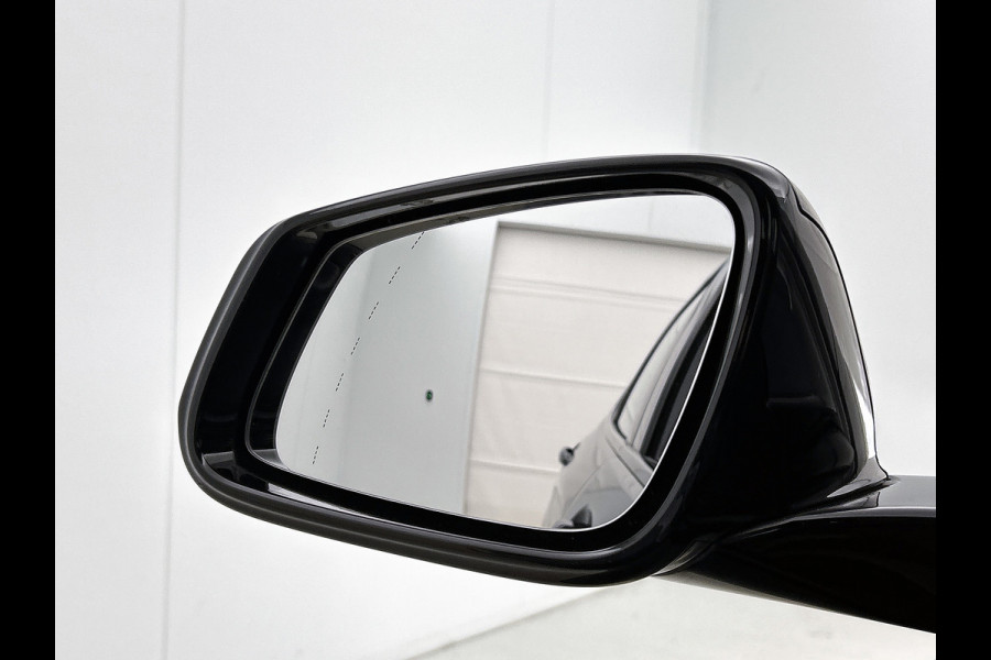 BMW 1-serie 118i High Executive M-Sport (Dealer onderhoud, Navi Pro, PDC V+A, StoelV, Digitale dash, Etc)