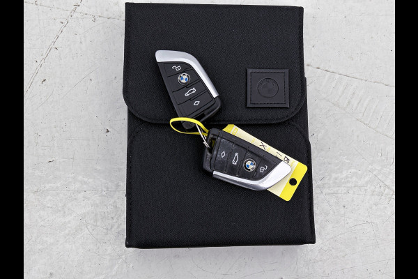 BMW 1-serie 118i High Executive M-Sport (Dealer onderhoud, Navi Pro, PDC V+A, StoelV, Digitale dash, Etc)