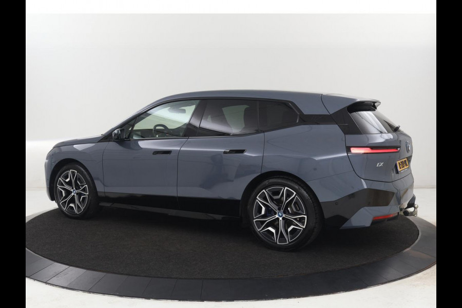 BMW iX xDrive40 High Executive 77 kWh | SOH 95,9% | Panoramadak | Laserlicht | Harman/Kardon | 360 Camera | Trekhaak | Leder | Head-Up | 22'' | Stoelverwarming | Carplay | Side Assist | Navigatie