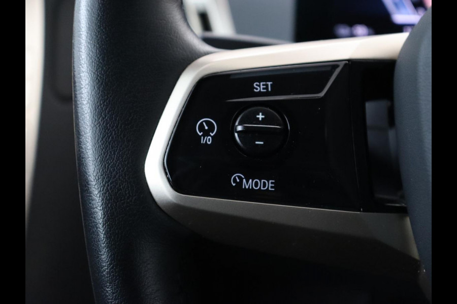BMW iX xDrive40 High Executive 77 kWh | SOH 95,9% | Panoramadak | Laserlicht | Harman/Kardon | 360 Camera | Trekhaak | Leder | Head-Up | 22'' | Stoelverwarming | Carplay | Side Assist | Navigatie
