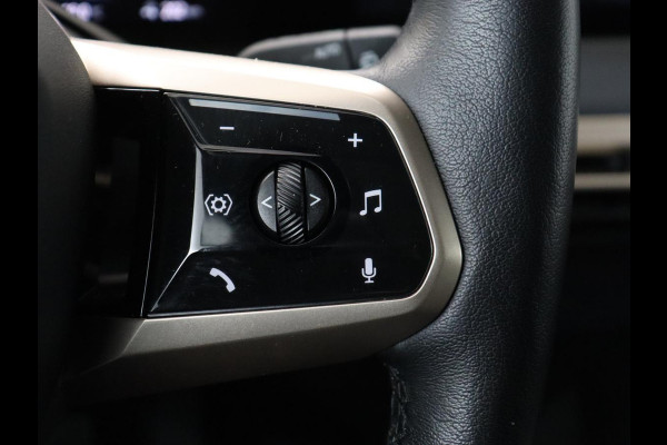 BMW iX xDrive40 High Executive 77 kWh | SOH 95,9% | Panoramadak | Laserlicht | Harman/Kardon | 360 Camera | Trekhaak | Leder | Head-Up | 22'' | Stoelverwarming | Carplay | Side Assist | Navigatie
