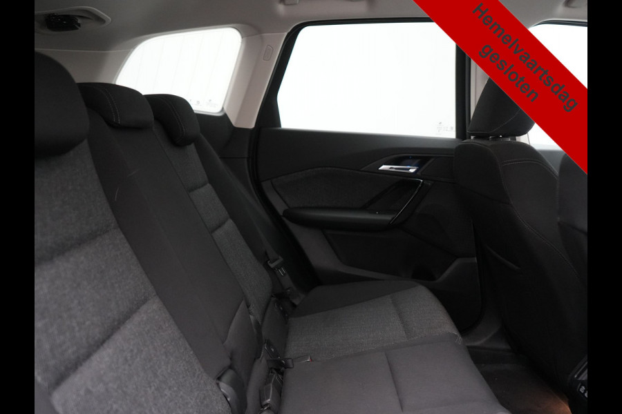 BMW iX1 xDrive30 64 kWh 306pk Dealer O.H. | Adaptief M Onderstel | Camera | Cruise Control | Stoelverwarming | Widescreen Navi | Park Assist | Apple Carplay | Navigatie | DAB | Standkachel |