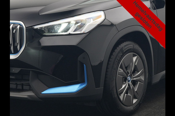 BMW iX1 xDrive30 64 kWh 306pk Dealer O.H. | Adaptief M Onderstel | Camera | Cruise Control | Stoelverwarming | Widescreen Navi | Park Assist | Apple Carplay | Navigatie | DAB | Standkachel |