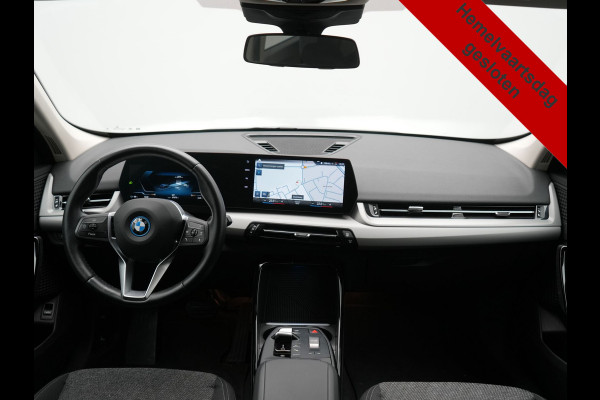 BMW iX1 xDrive30 64 kWh 306pk Dealer O.H. | Adaptief M Onderstel | Camera | Cruise Control | Stoelverwarming | Widescreen Navi | Park Assist | Apple Carplay | Navigatie | DAB | Standkachel |